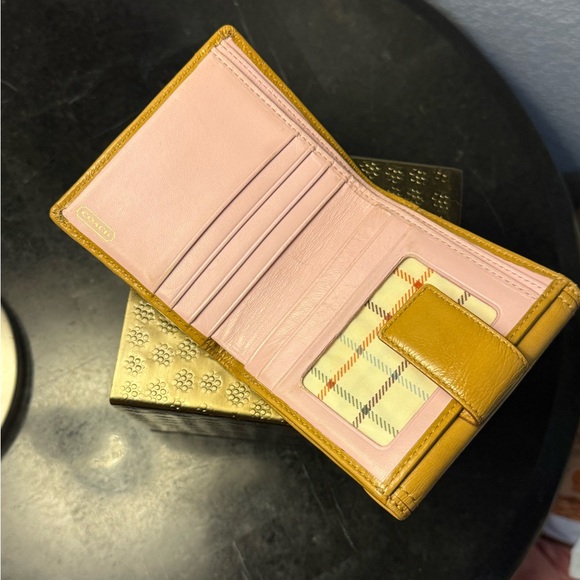 Coach Tan and Brown Signature Wallet - Picture 4 of 6